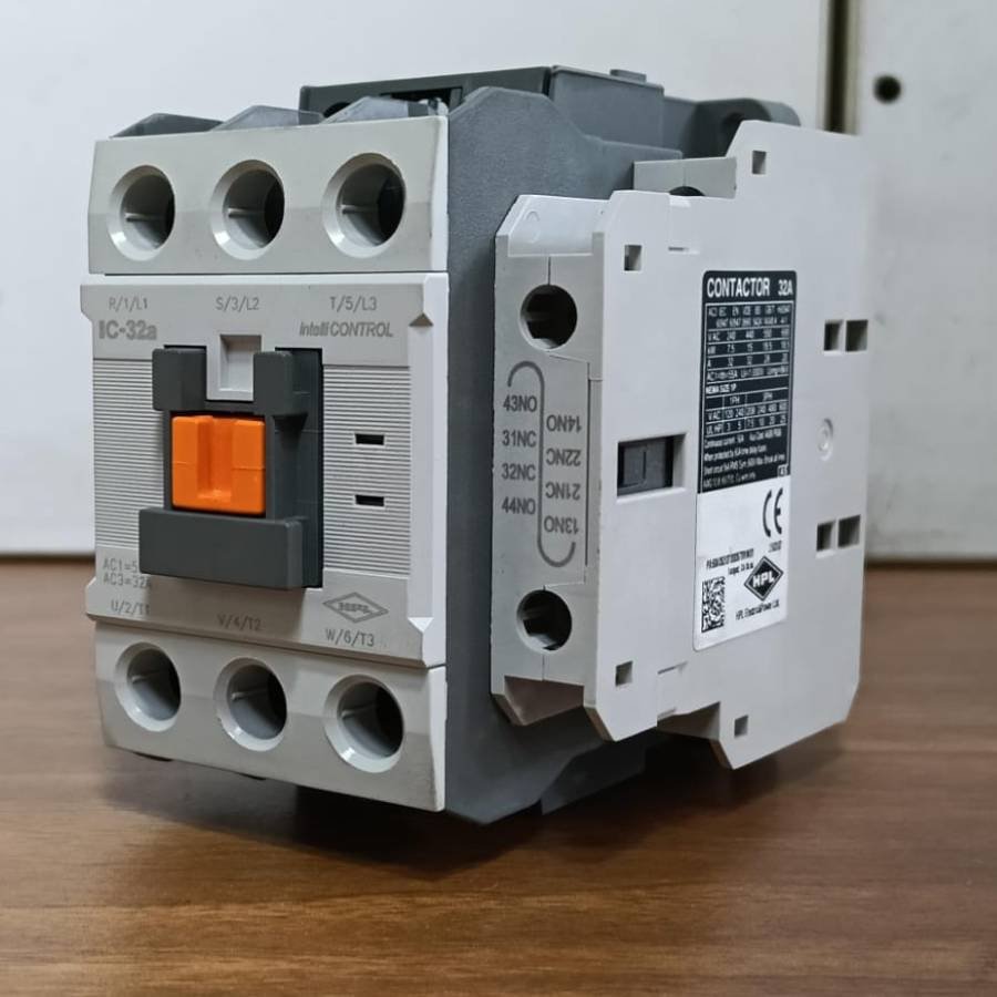 HPL-3P-IC-32A-Power-Contactor-right-angled-view